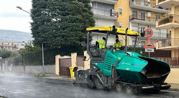 Lavori di rifacimento dell'asfalto a Caserta