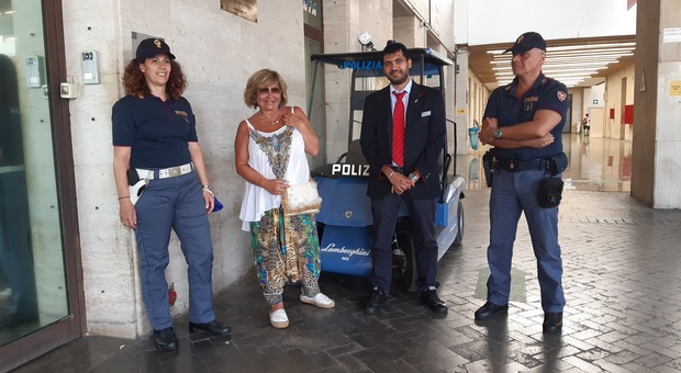 Turista francese dimentica borsa nel vagone con 5370 euro: capotreno la restituisce