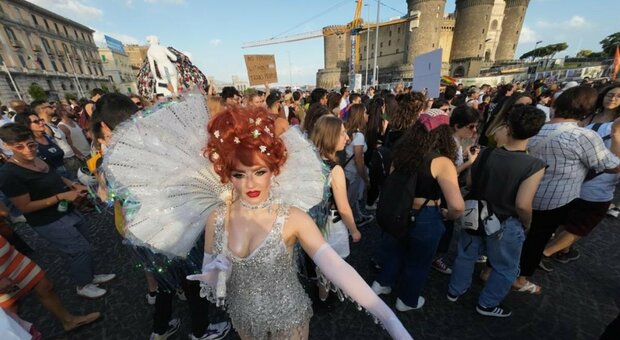 Napoli Pride 2023, la manifestazione dei diritti LGBTQIA+ colora la città