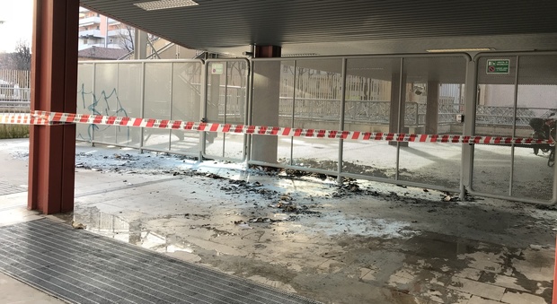 L'area interessata dal fuoco all'uscita della sede nuova del palazzo del Tribunale di Udine