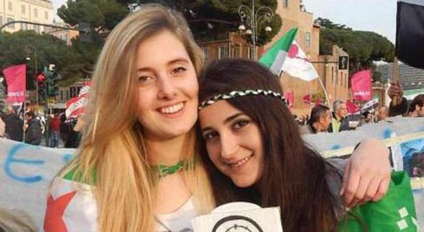 Vanessa e Greta, le due italiane rapite in Siria. Pistelli: "Siamo sulle tracce di chi le ha prese"