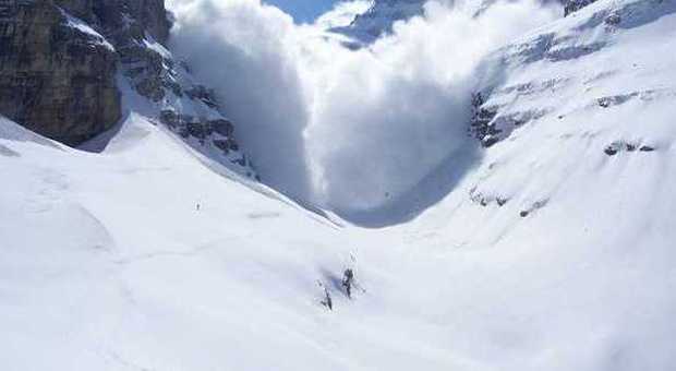 Slavina in Val di Susa, travolto un gruppo di sciatori: due morti