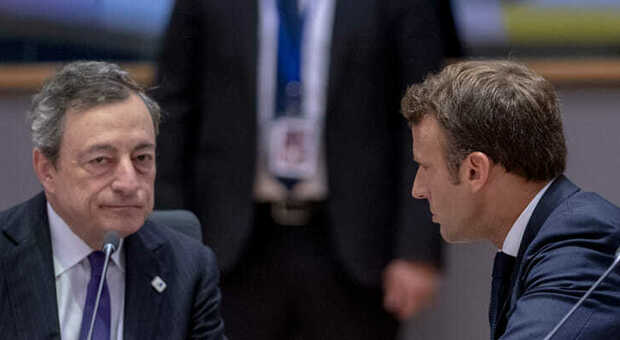 AstraZeneca, Draghi sente Macron: «Sospensione temporanea, con ok Ema si riparte giovedì 18»