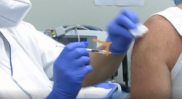 Immunizzarsi senza il vaccino, a Teramo arrivano gli “acchiappavirus”