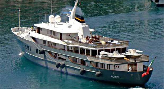 Maxi yacht a Mergellina: dopo D&G arriva Della Valle con l'Altair III