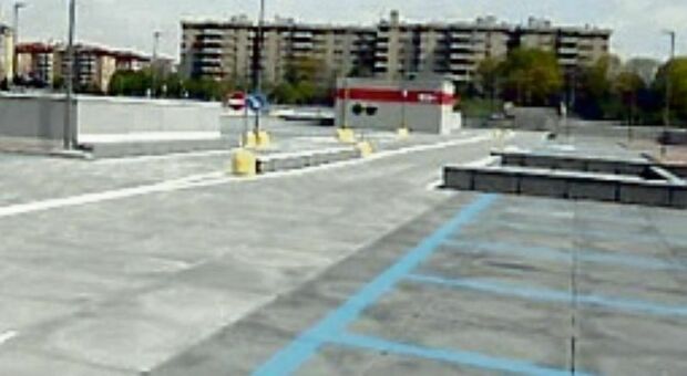 Strisce blu a Milano, il parcheggio in periferia si pagherà come in centro: dall'estate ticket fino alle 19