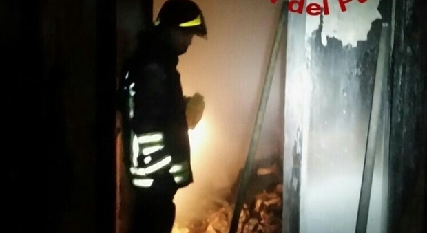 Roma, incendio in un appartamento al Prenestino: due intossicati
