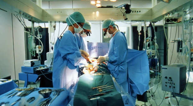 Ernia inguinale, la procedura "Angelo Sorge" anche per il suo braccio destro, Gianluca Muto: «Io tra i pazienti»