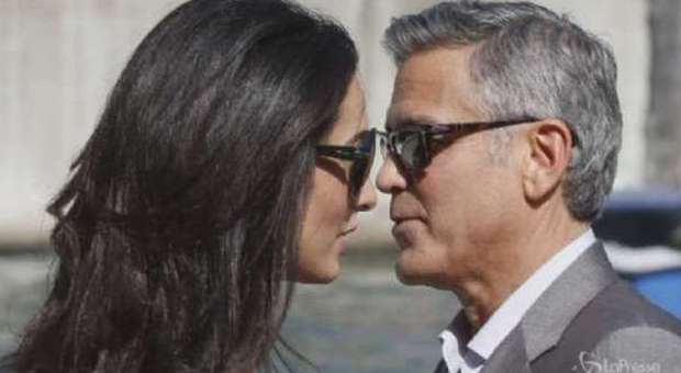 «Clooney e Amal in crisi»: il gossip impazza ma l'agente di lui smentisce