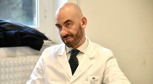 Inseguito e minacciato da un no vax, l'infettivologo Matteo Bassetti ha denunciato il suo aggressore
