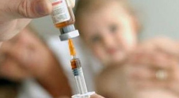 Milano, «bimbo autistico per colpa del vaccino»: una sentenza condanna il ministero della Salute