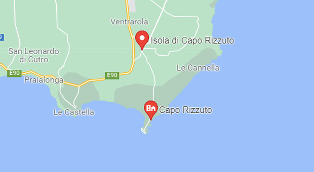 Isola Capo Rizzuto, incidente nella notte: morti due uomini di 28 e 46 anni