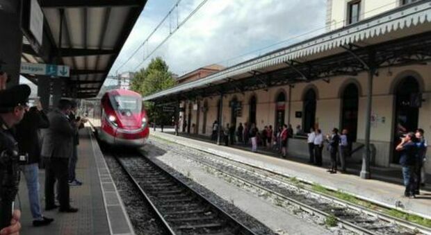 Milano, guasto in stazione a Lambrate: traffico ferroviario in tilt, ritardi fino a 70 minuti