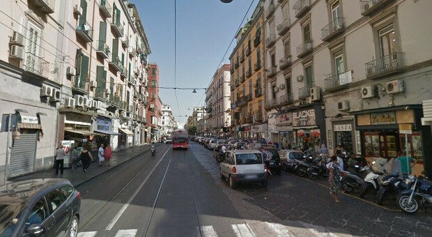 Napoli, corso Garibaldi: lite tra stranieri, ferito con un paio di forbici, 39enne in ospedale