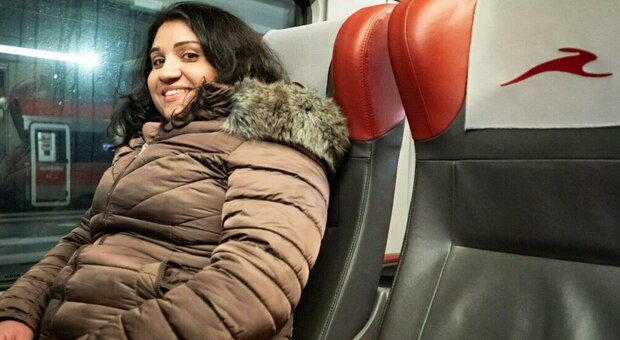 Giuseppina Giugliano, la bidella "pendolare" fra Napoli e Milano non viaggia più: ha ottenuto l'assegnazione provvisoria vicino casa
