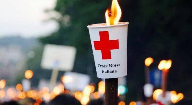 Fiaccolata per celebrare i 150 anni del Comitato di Napoli della Croce Rossa Italiana