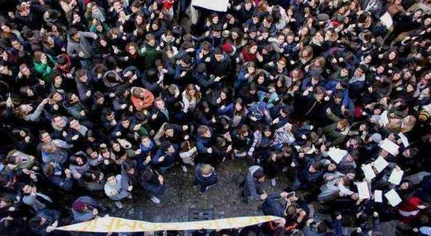 Flash mob "Je suis Charlie" al Liceo Giulio Cesare di Roma