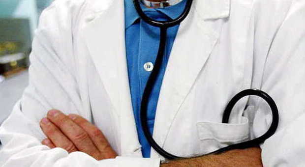 Un medico in una foto d'archivio