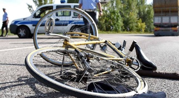 Macerata, ciclista 56enne travolto da auto: morto in ospedale