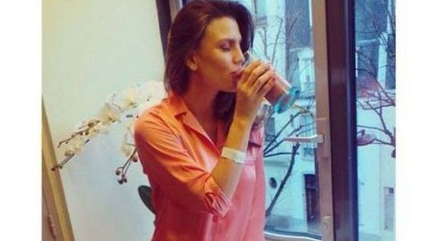 Claudia Galanti beve la sua placenta (Instagram)
