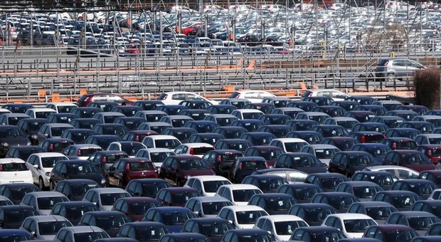 Mercato auto, profondo rosso in Europa: -23,4% le vendite a settembre. Costruttori, non è una sorpresa