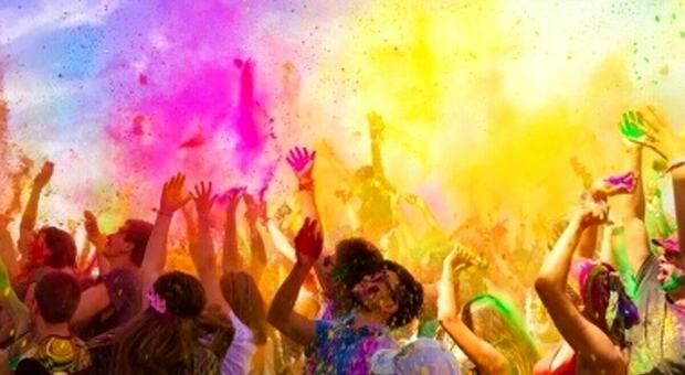 Dopo due anni di stop a causa della pandemia torna l’atteso “Holi festival dei colori”