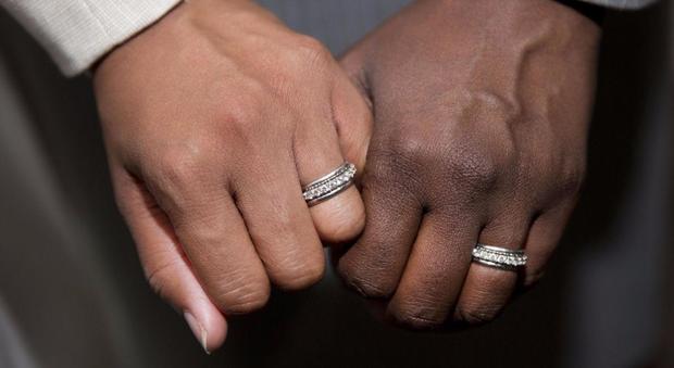 Sposa a sua insaputa di immigrato, truffata: «Chiedo giustizia da 2 anni»