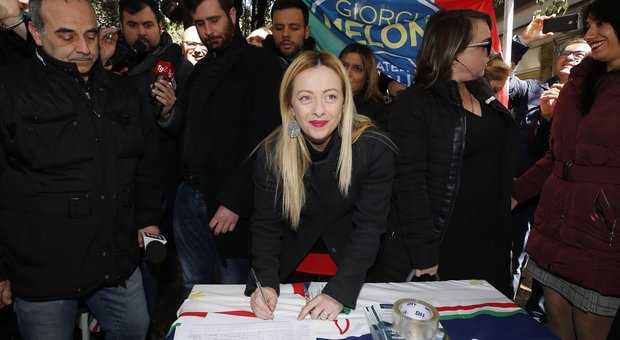 A Napoli nel weekend i gazebo di Fratelli d'Italia per l'elezione diretta del Presidente della Repubblica
