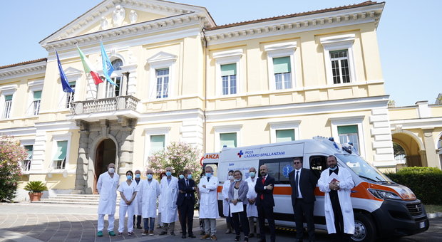 Dai laureati della Luiss una nuova ambulanza per lo Spallanzani: «Per il futuro sensibilità e concretezza»