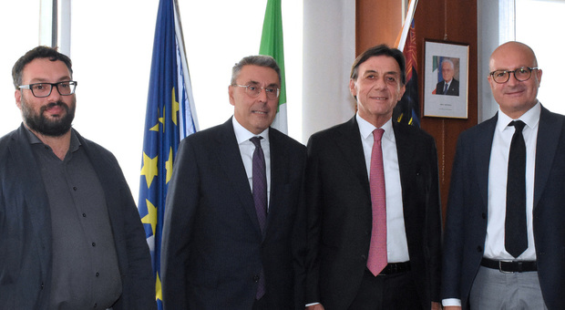 L’assessore Ragona, il direttore generale di Busitalia Collela, il presidente della provincia Giordani e il consigliere Gottardo
