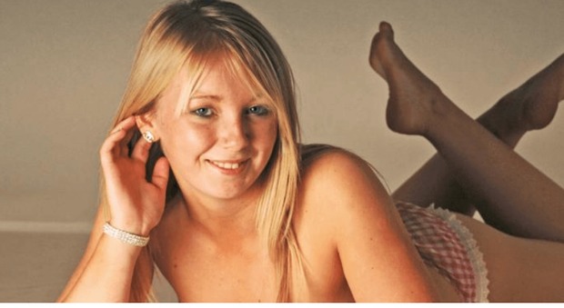 Gran Bretagna, posò nuda sul Sun, ex starlette arrestata: simpatizzava per l'Isis