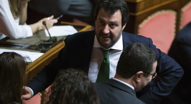 Salvini: «A Di Maio mancano 90 voti vediamo dove li trova» La replica: «Vuole governo con Pd e Berlusconi? Auguri»