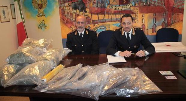 Sequestrati nove chili di droga in una camera d’albergo, due arresti