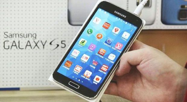 Samsung ha copiato brevetti di Apple: pagherà 120 milioni
