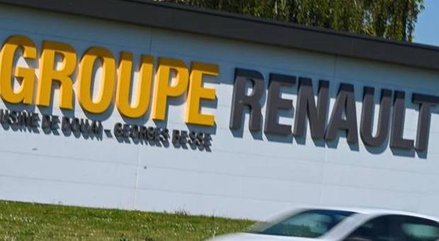 Renault in crisi. Il ministro dell'Economia francese: «Rischia di scomparire, ma deve garantire l'occupazione»