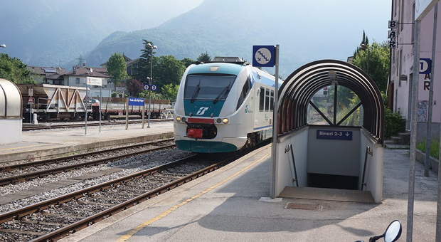 Un'altra giornata di passione per i viaggiatori dei treni verso Belluno
