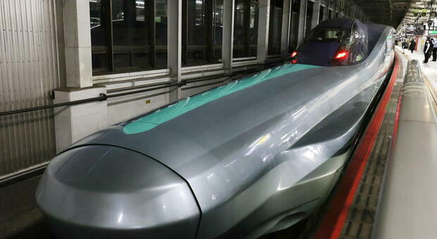 Giappone, treno ritarda 1 minuto: macchinista multato per 43 centesimi di euro fa causa