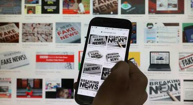 Internet, le fake news su Facebook ricevono 6 volte più click: lo studio