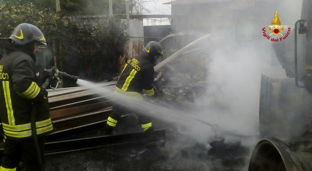 L'intervento dei vigili del fuoco a Montegalda