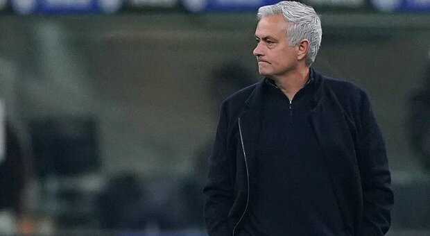 Roma, lo sfogo di Mourinho contro i giocatori nello spogliatoio di San Siro: «Ve la siete fatta sotto, siete senza palle»