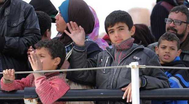 Immigrazione, l'allarme di Frontex: «In arrivo dalla Libia fra 500 mila e un milione di profughi»