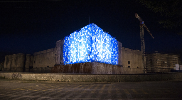 "Luci d'artista": citazioni e installazioni illuminano il centro storico dell'Aquila