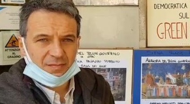 Protesta davanti al liceo Fermi, il prof no vax Antonio Trivellato sospeso