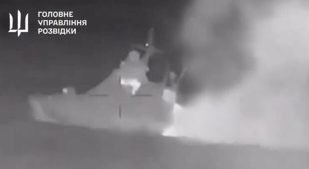 Ucraina, colpito il pattugliatore russo Sergiy Kotov: l'attaco con i droni marini nella notte. «È stata affondata»