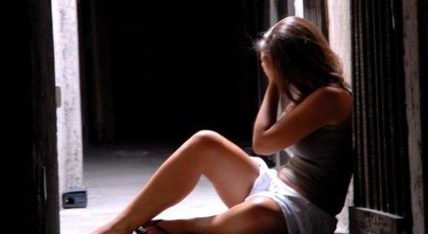 Ancona, ragazza stordita e stuprata dal branco dopo la scuola: due arresti