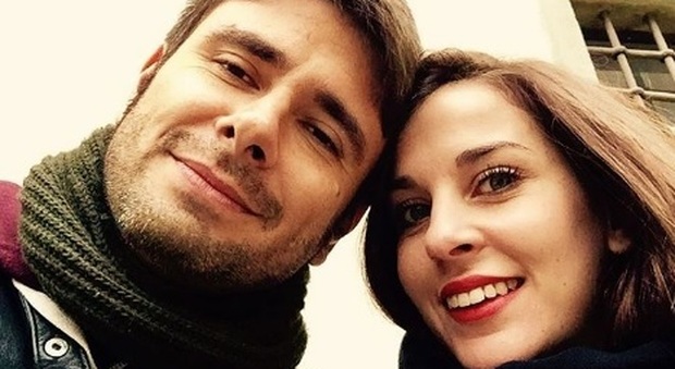 Di Battista presenta la fidanzata su Instagram: «La seguite da giorni, ecco chi è»