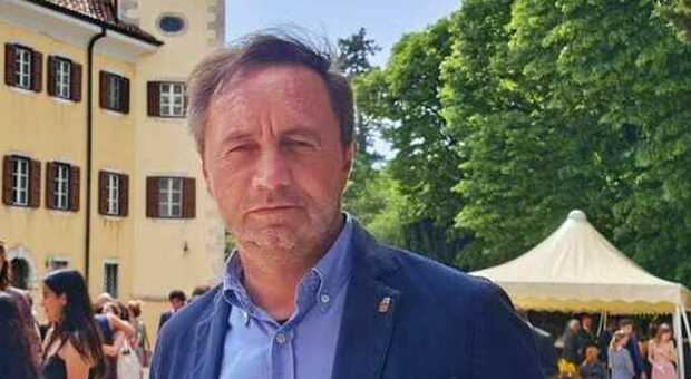 Perde il controllo dello scooter e finisce contro un palo, in ospedale il sindaco di Duino Igor Gabrovec