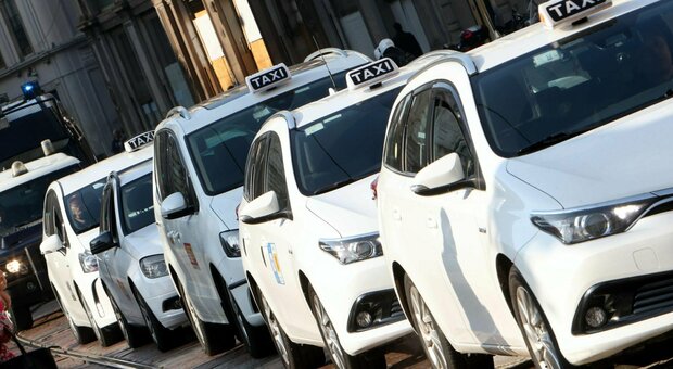Milano, per i taxi il Comune estende la "guida familiare" fino a 16 ore