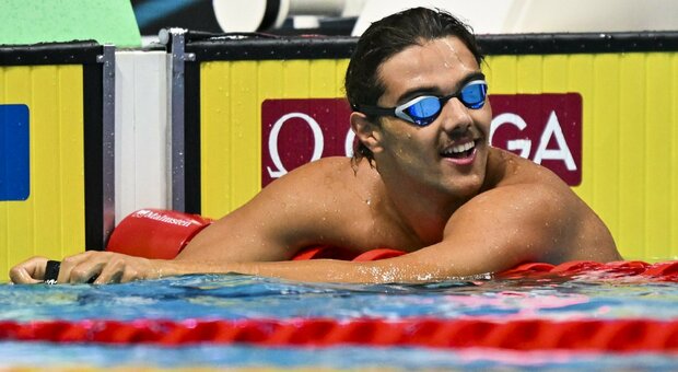 Mondiali di nuoto, super Ceccon: medaglia d'oro e record del mondo nei 100 metri dorso