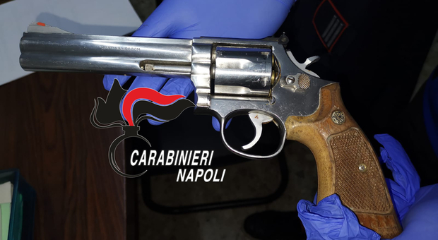 Una pistola carica in un garage nel Parco San Tammaro: via agli accertamenti balistici